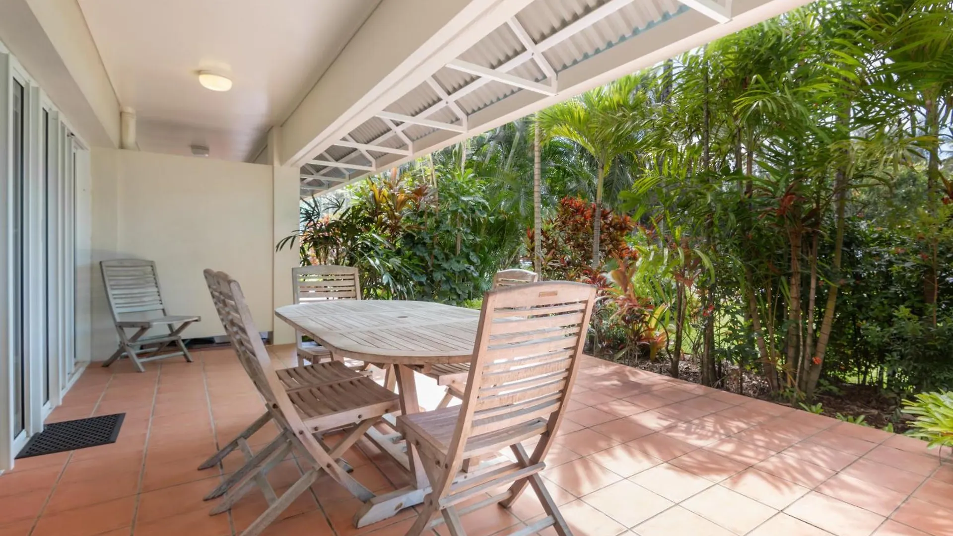 Balboa Apartments Port Douglas Aparthotel